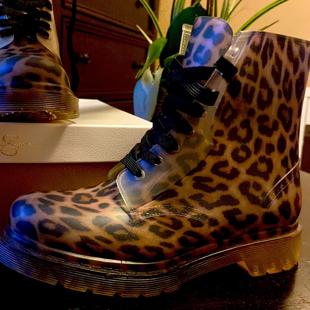 Jessika Simpson cheetah print boats